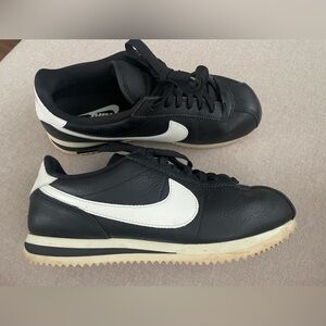 Nike Black and White Cortez womens retro leather Sneakers 7.5